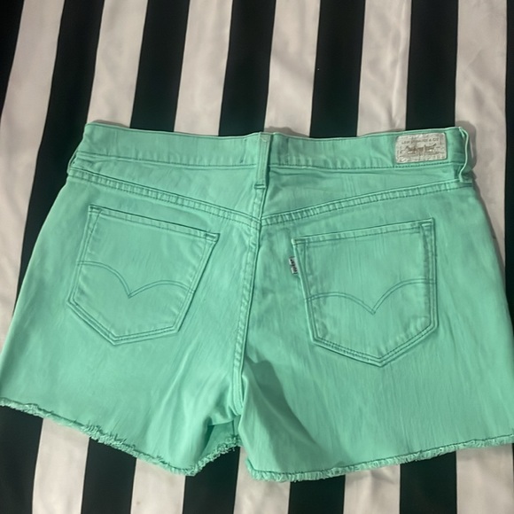 Levis summer shorts size 4 would be like a medium 4 colors all same size - Picture 2 of 5